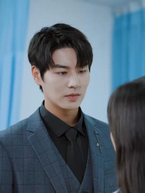 给明星当替身，杀青宴上他突然公布我是他未婚妻