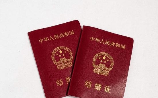 替闺蜜相亲,对方掏出结婚证说我们三年前就领证了