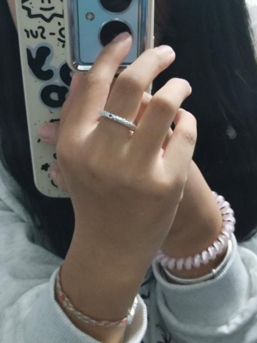 网购的戒指，戴上后手指开始不受控制