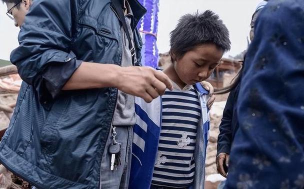 收养的流浪少年,成年后把我堵在角落表白