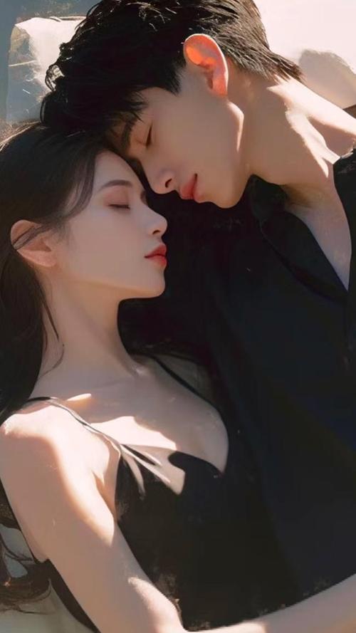 发现男友手机里的隐藏相册，全是他和我闺蜜的床照