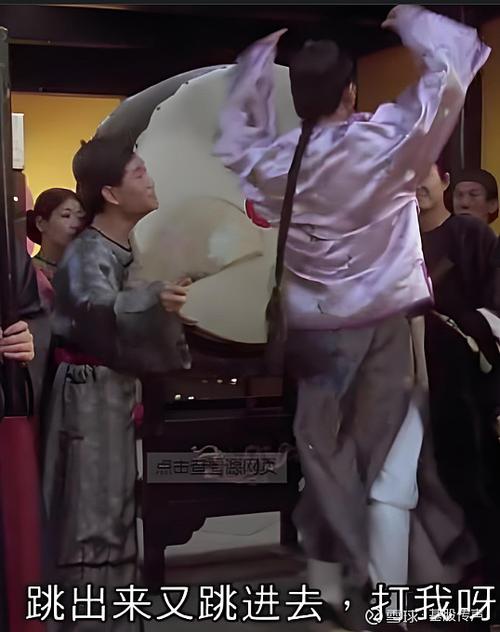 搬进老宅,镜子里的我穿着古装对我笑
