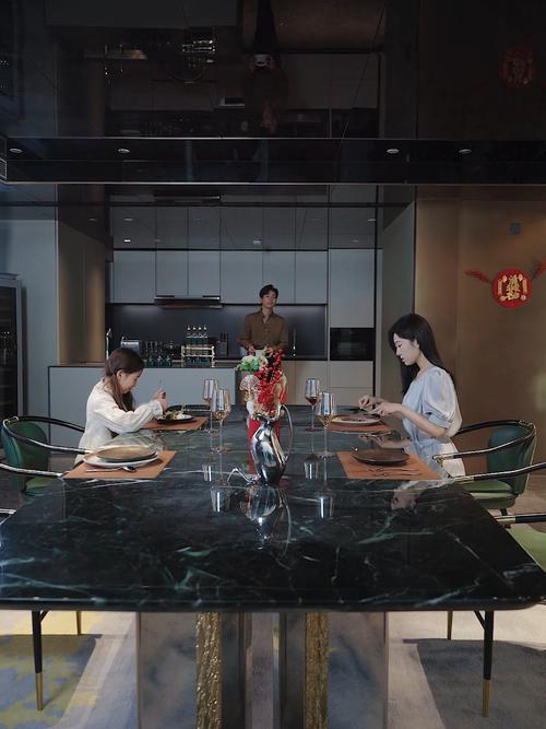短剧中的棋局紧张氛围营造