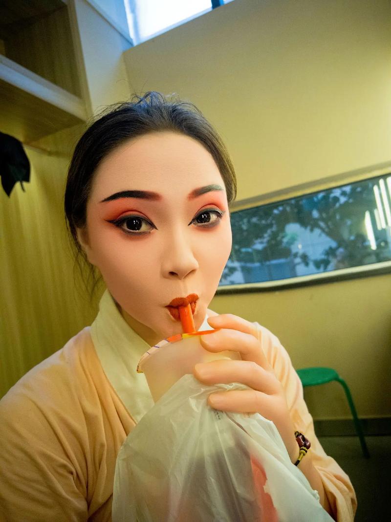 短剧的化妆艺术:如何用妆容塑造角色