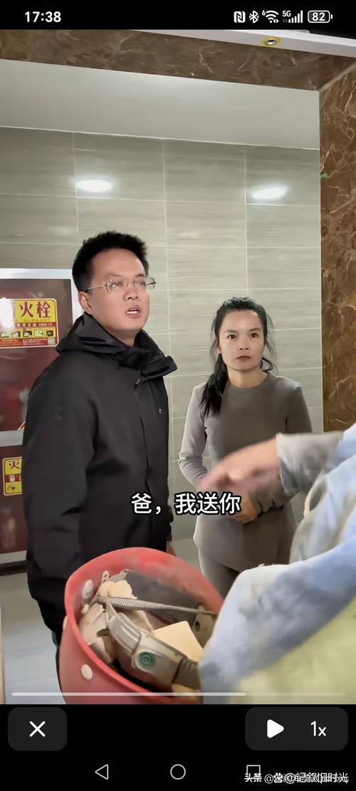 深夜回家，发现家门口有个陌生小孩喊我 “爸爸”