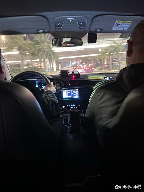 深夜打车，司机说这条路根本没有其他车