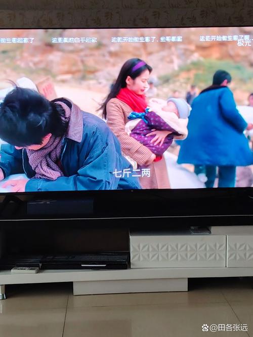 搬进新家，电视机会自动播放我小时候的视频
