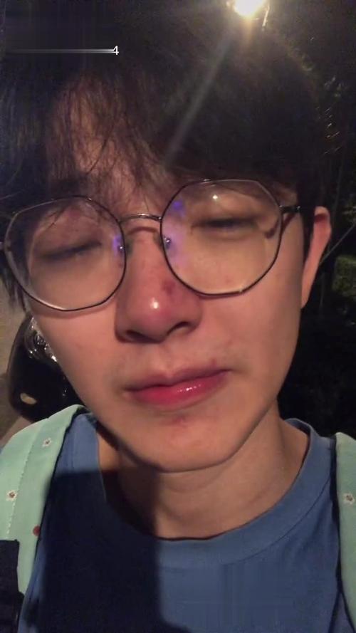 参加同学会，当年最丑的男生变成了霸道总裁