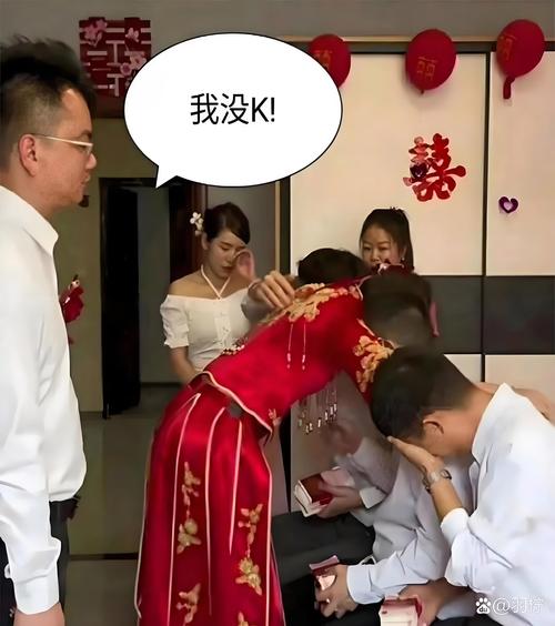 参加前任婚礼，新郎突然带着我从婚礼现场逃走